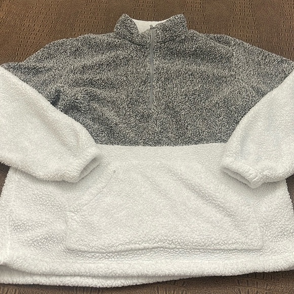 Gray and white fuzzy fleece half zip sweater size xl - Picture 2 of 7